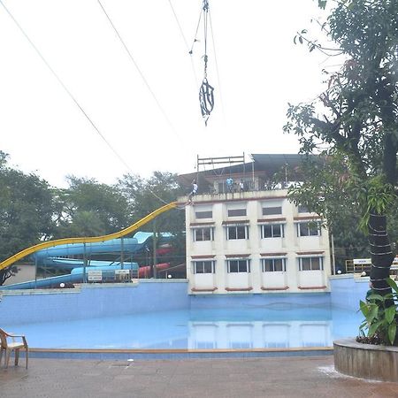 United 21 Retreat, Lonavala Hotel Ngoại thất bức ảnh