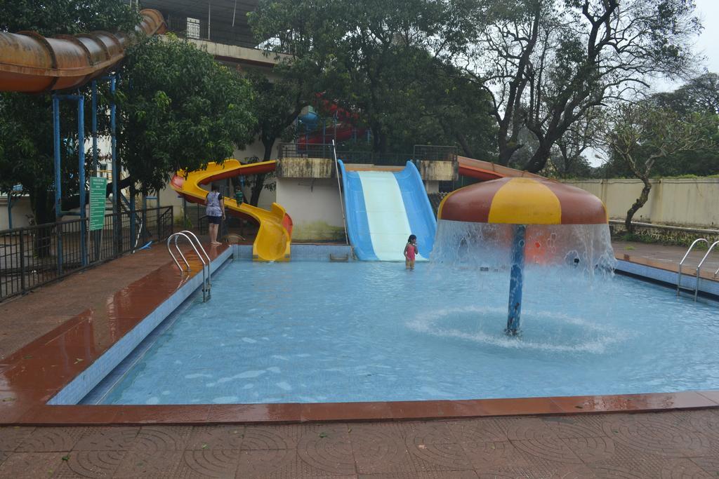 United 21 Retreat, Lonavala Hotel Ngoại thất bức ảnh