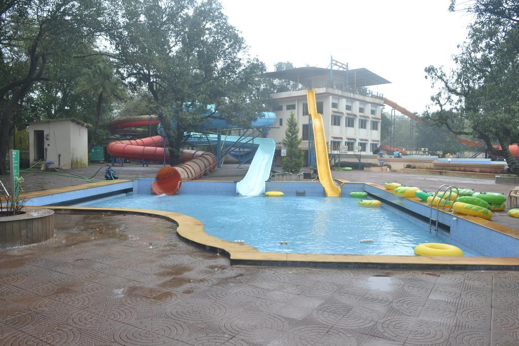 United 21 Retreat, Lonavala Hotel Ngoại thất bức ảnh