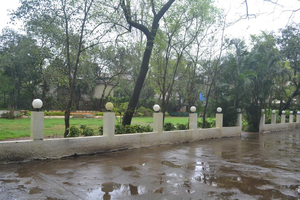 United 21 Retreat, Lonavala Hotel Ngoại thất bức ảnh