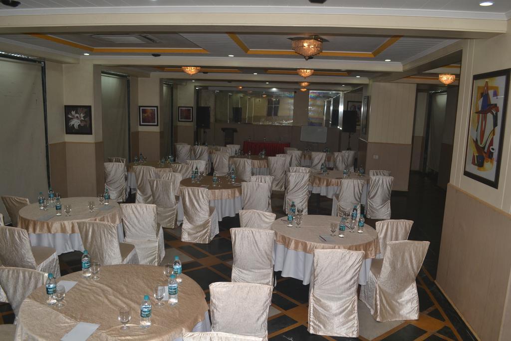 United 21 Retreat, Lonavala Hotel Ngoại thất bức ảnh