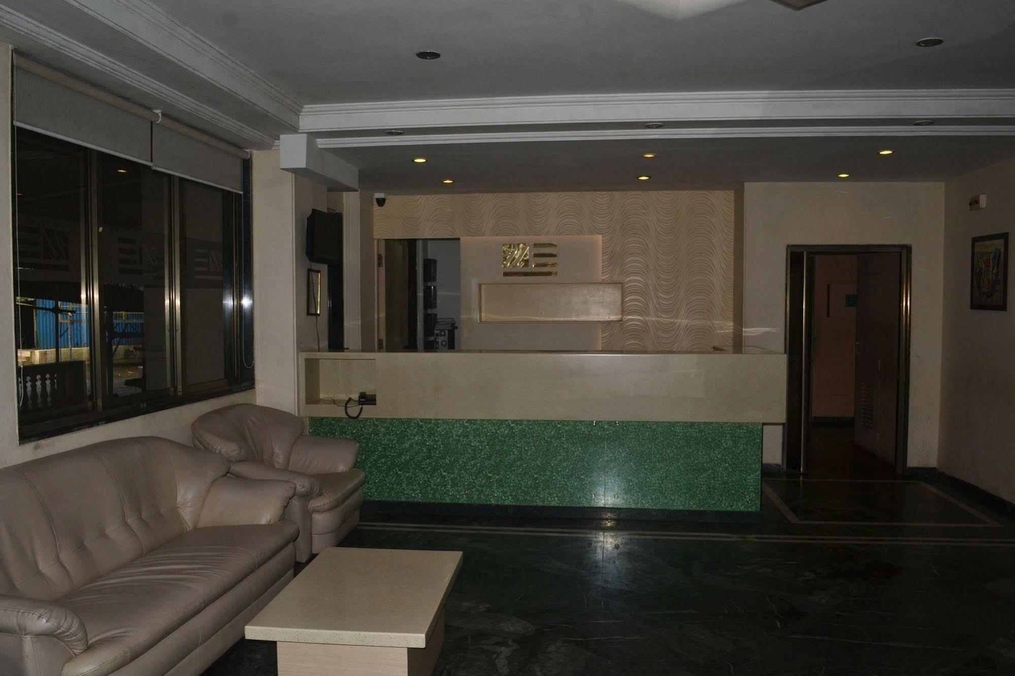 United 21 Retreat, Lonavala Hotel Ngoại thất bức ảnh