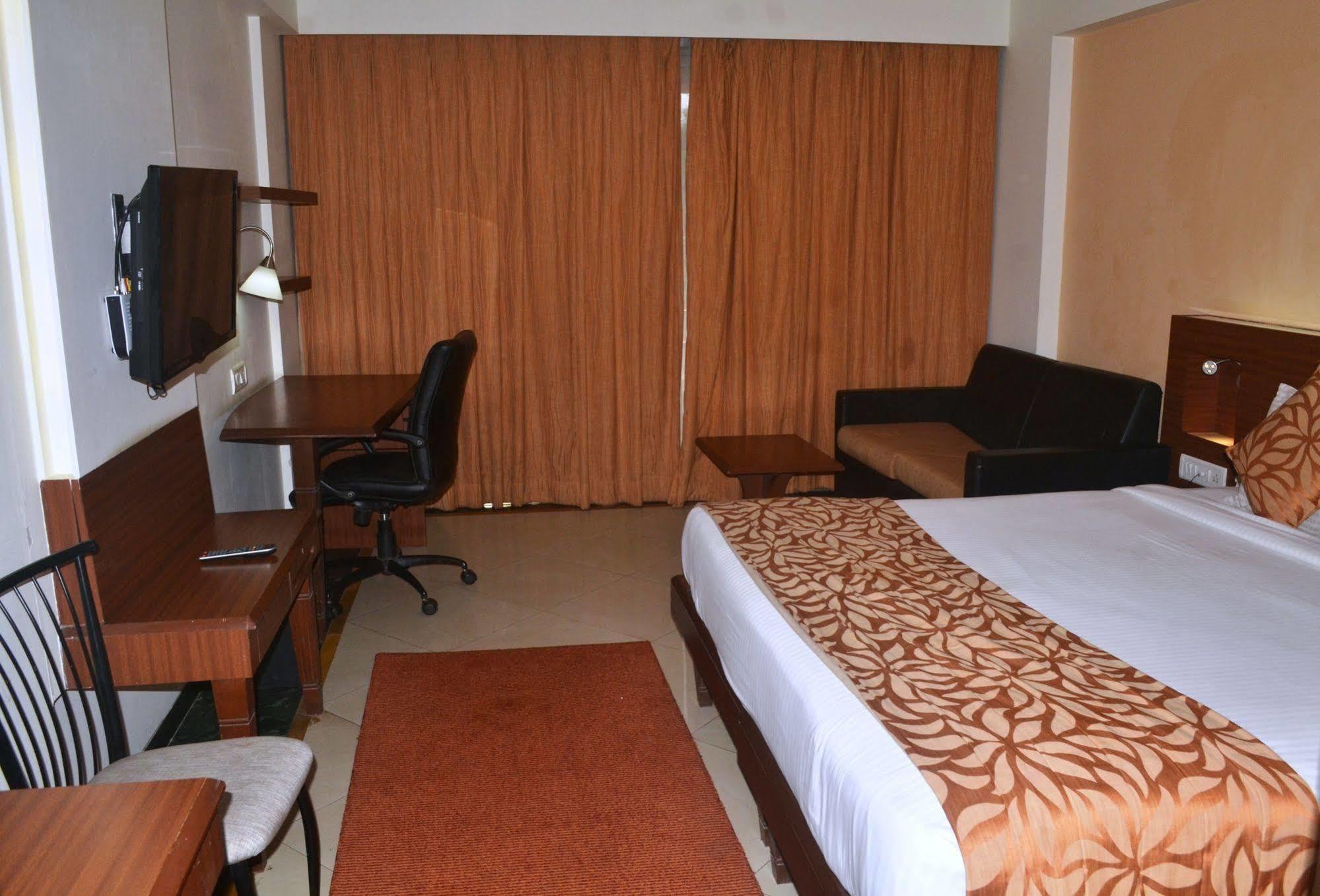 United 21 Retreat, Lonavala Hotel Ngoại thất bức ảnh
