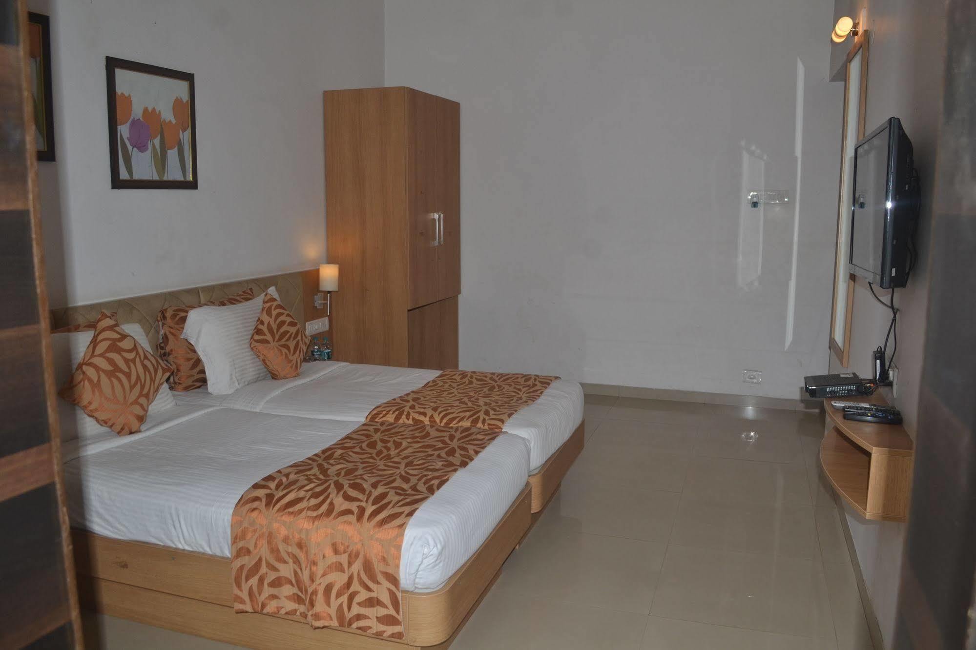 United 21 Retreat, Lonavala Hotel Ngoại thất bức ảnh